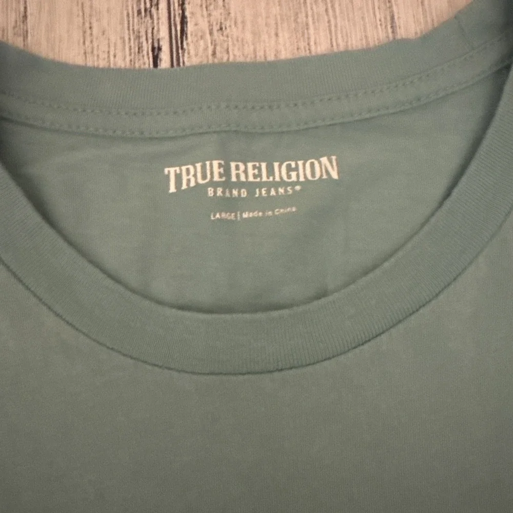 True Religion Mens World Tour Graphic T-Shirt Sage Green Large 2002 Logo Tee